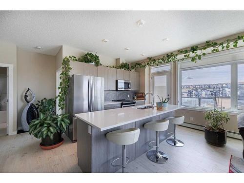 416-214 Sherwood Square Nw, Calgary, AB - Indoor Photo Showing Kitchen With Upgraded Kitchen