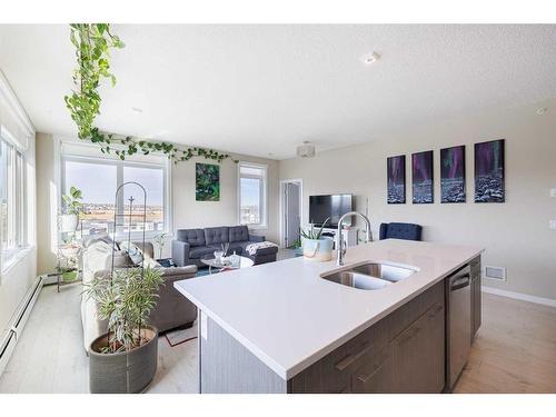 416-214 Sherwood Square Nw, Calgary, AB - Indoor Photo Showing Kitchen With Double Sink