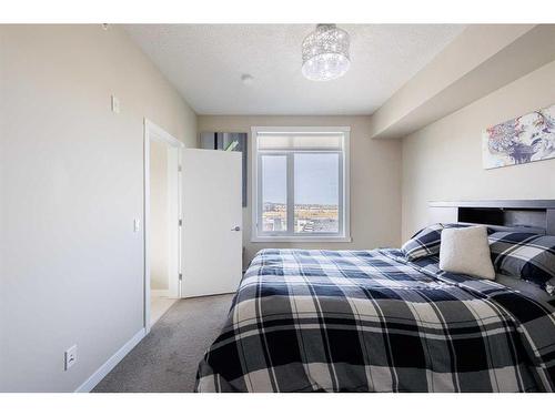 416-214 Sherwood Square Nw, Calgary, AB - Indoor Photo Showing Bedroom