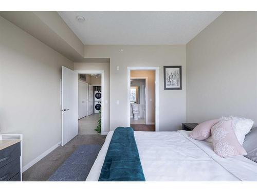 416-214 Sherwood Square Nw, Calgary, AB - Indoor Photo Showing Bedroom