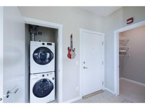 416-214 Sherwood Square Nw, Calgary, AB - Indoor Photo Showing Laundry Room