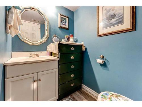 6-4608 75 Street Nw, Calgary, AB - Indoor Photo Showing Bathroom