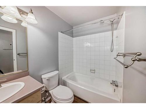 429-723 57 Avenue Sw, Calgary, AB - Indoor Photo Showing Bathroom