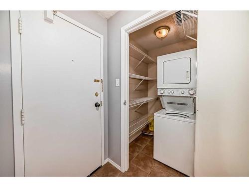 429-723 57 Avenue Sw, Calgary, AB - Indoor Photo Showing Laundry Room