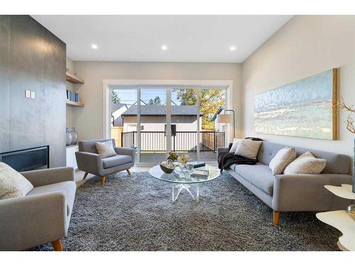 2418 35 Street Sw, Calgary, AB - Indoor Photo Showing Living Room