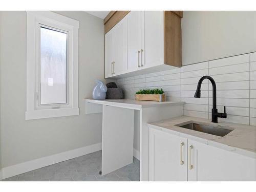 2418 35 Street Sw, Calgary, AB - Indoor Photo Showing Kitchen