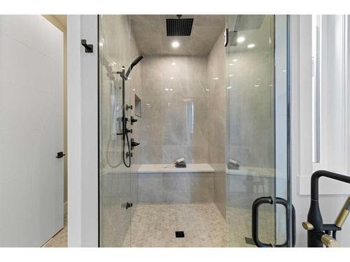 2418 35 Street Sw, Calgary, AB - Indoor Photo Showing Bathroom