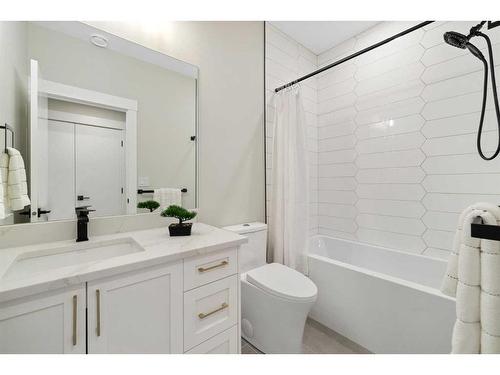 2418 35 Street Sw, Calgary, AB - Indoor Photo Showing Bathroom