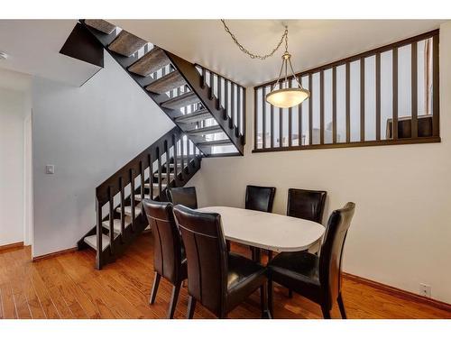 215 2 Avenue Ne, Calgary, AB - Indoor Photo Showing Dining Room