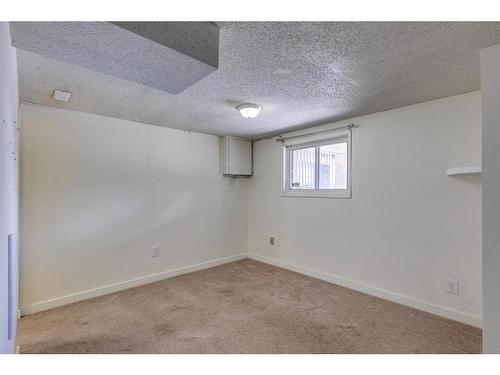 215 2 Avenue Ne, Calgary, AB - Indoor Photo Showing Other Room