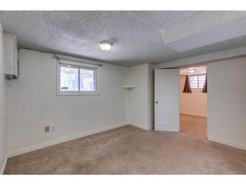 215 2 Avenue Ne, Calgary, AB - Indoor Photo Showing Other Room