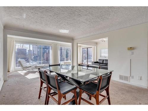 215 2 Avenue Ne, Calgary, AB - Indoor Photo Showing Dining Room