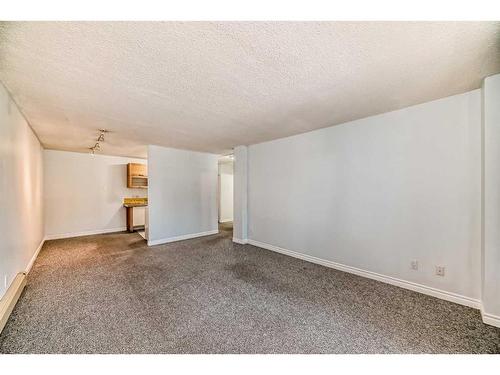 204-3420 50 Street Nw, Calgary, AB - Indoor Photo Showing Other Room