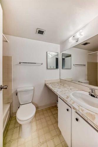 204-3420 50 Street Nw, Calgary, AB - Indoor Photo Showing Bathroom