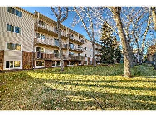 204-3420 50 Street Nw, Calgary, AB - Outdoor