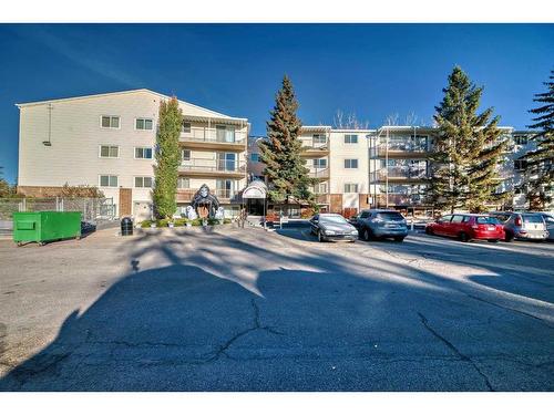 204-3420 50 Street Nw, Calgary, AB - Outdoor