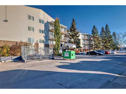 204-3420 50 Street Nw, Calgary, AB - Outdoor