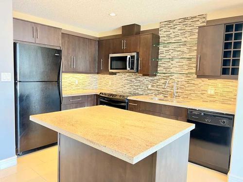 1701-55 Spruce Place Sw, Calgary, AB - Indoor Photo Showing Kitchen