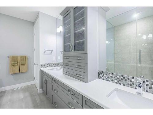 51 Carrington Crescent Nw, Calgary, AB - Indoor Photo Showing Bathroom