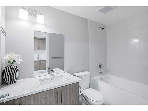 51 Carrington Crescent Nw, Calgary, AB - Indoor Photo Showing Bathroom