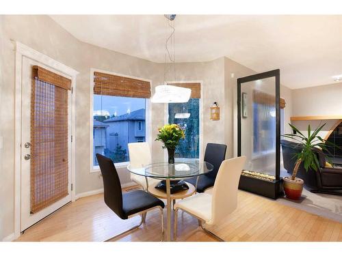 8 Hamptons Place Nw, Calgary, AB - Indoor Photo Showing Dining Room