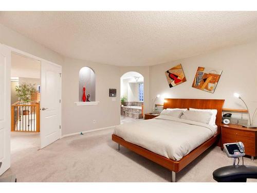 8 Hamptons Place Nw, Calgary, AB - Indoor Photo Showing Bedroom