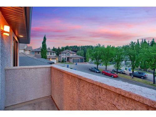 8 Hamptons Place Nw, Calgary, AB - Outdoor