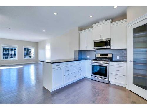 29 Willow Mews, Cochrane, AB - Indoor Photo Showing Kitchen