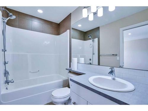 29 Willow Mews, Cochrane, AB - Indoor Photo Showing Bathroom