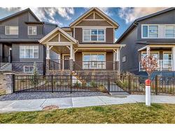 93 Edith Mews NW Calgary, AB T3R 1Y7