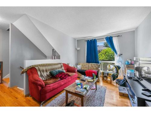 92-6915 Ranchview Drive Nw, Calgary, AB - Indoor Photo Showing Living Room