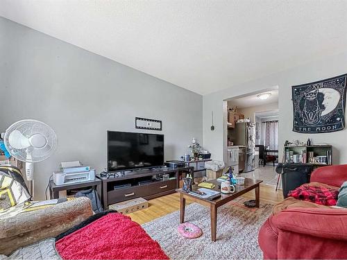 92-6915 Ranchview Drive Nw, Calgary, AB - Indoor Photo Showing Living Room