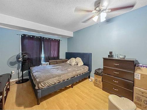 92-6915 Ranchview Drive Nw, Calgary, AB - Indoor Photo Showing Bedroom