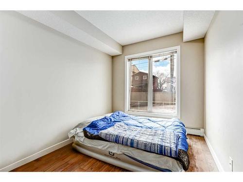 107-117 19 Avenue Ne, Calgary, AB - Indoor Photo Showing Bedroom