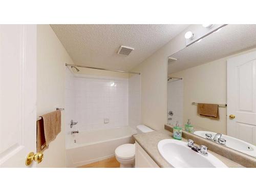 312-4000 Somervale Court Sw, Calgary, AB - Indoor Photo Showing Bathroom