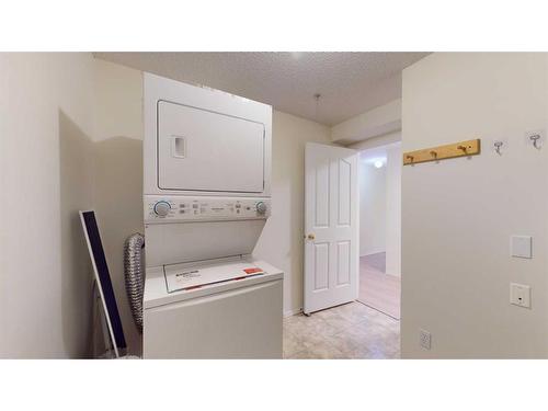 312-4000 Somervale Court Sw, Calgary, AB - Indoor Photo Showing Laundry Room