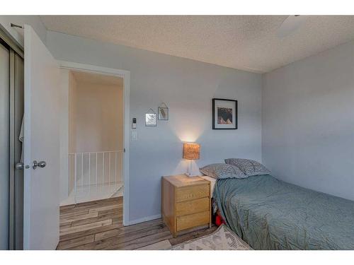 6-713 Mcdougall Road Ne, Calgary, AB - Indoor Photo Showing Bedroom