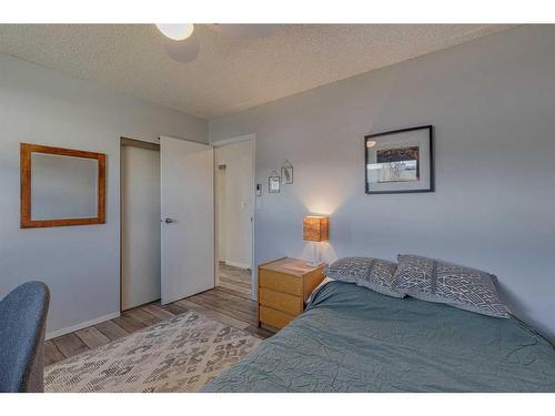 6-713 Mcdougall Road Ne, Calgary, AB - Indoor Photo Showing Bedroom