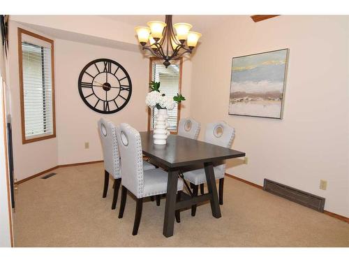 274 Hamptons Park Nw, Calgary, AB - Indoor Photo Showing Dining Room