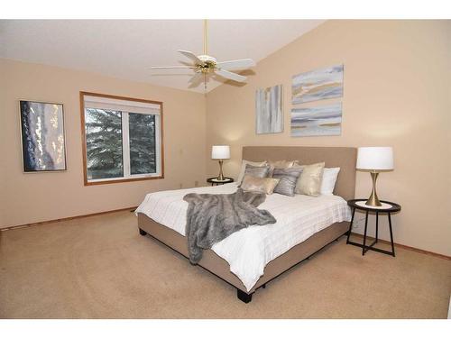 274 Hamptons Park Nw, Calgary, AB - Indoor Photo Showing Bedroom