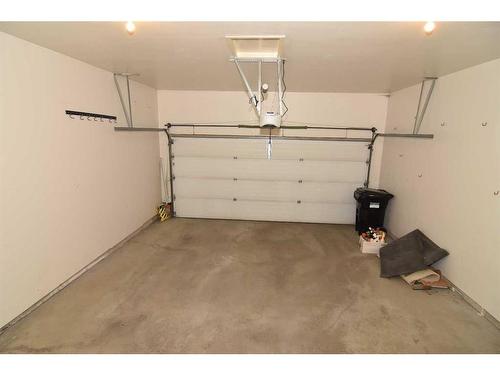 274 Hamptons Park Nw, Calgary, AB - Indoor Photo Showing Garage