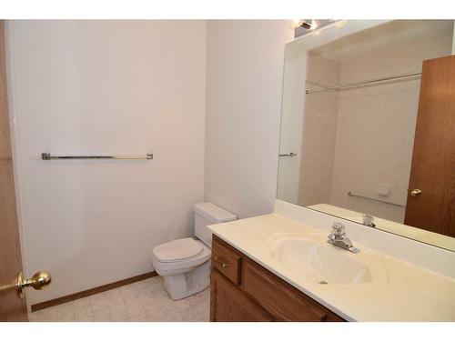 274 Hamptons Park Nw, Calgary, AB - Indoor Photo Showing Bathroom