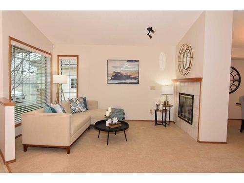 274 Hamptons Park Nw, Calgary, AB - Indoor Photo Showing Living Room With Fireplace