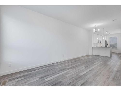 604-15 Evanscrest Park Nw, Calgary, AB - Indoor Photo Showing Kitchen