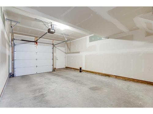 604-15 Evanscrest Park Nw, Calgary, AB - Indoor Photo Showing Garage