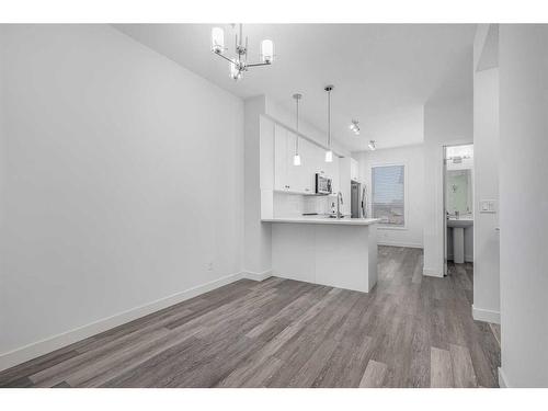 604-15 Evanscrest Park Nw, Calgary, AB - Indoor Photo Showing Kitchen