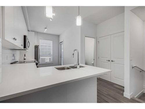 604-15 Evanscrest Park Nw, Calgary, AB - Indoor Photo Showing Kitchen With Double Sink