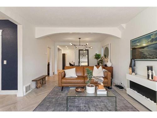 416 7 Street Ne, Calgary, AB - Indoor Photo Showing Living Room With Fireplace