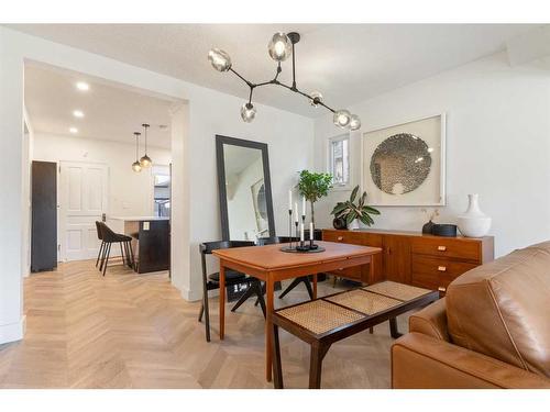 416 7 Street Ne, Calgary, AB - Indoor Photo Showing Dining Room