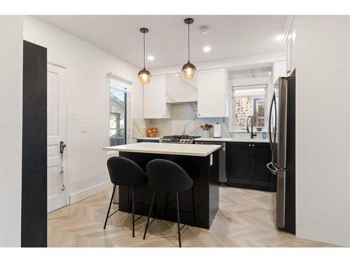 416 7 Street Ne, Calgary, AB - Indoor Photo Showing Kitchen With Upgraded Kitchen